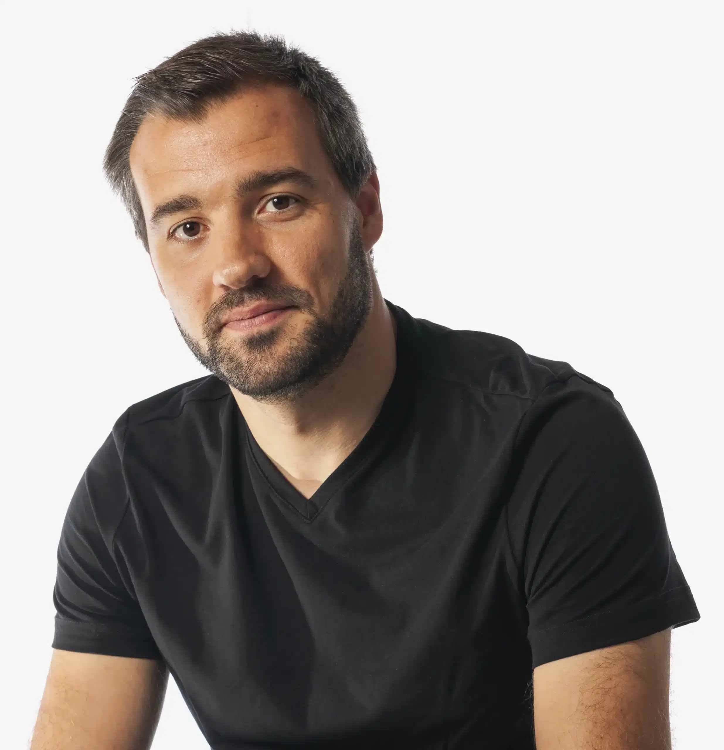 Portrait professionnel de Cédric Freléchoux, spécialiste en communication visuelle et supports digitaux